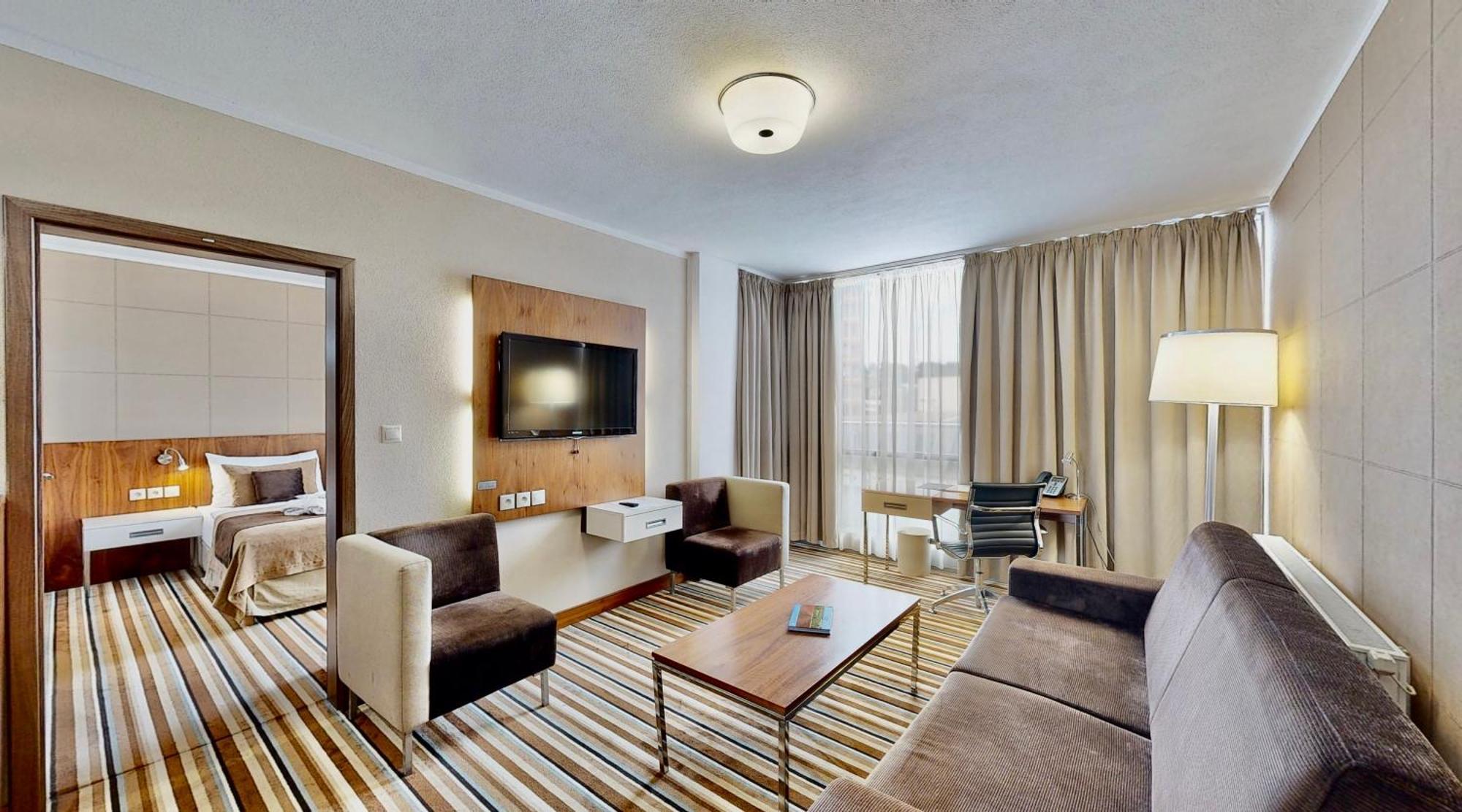 Business Hotel Astrum Laus Levice Exteriör bild