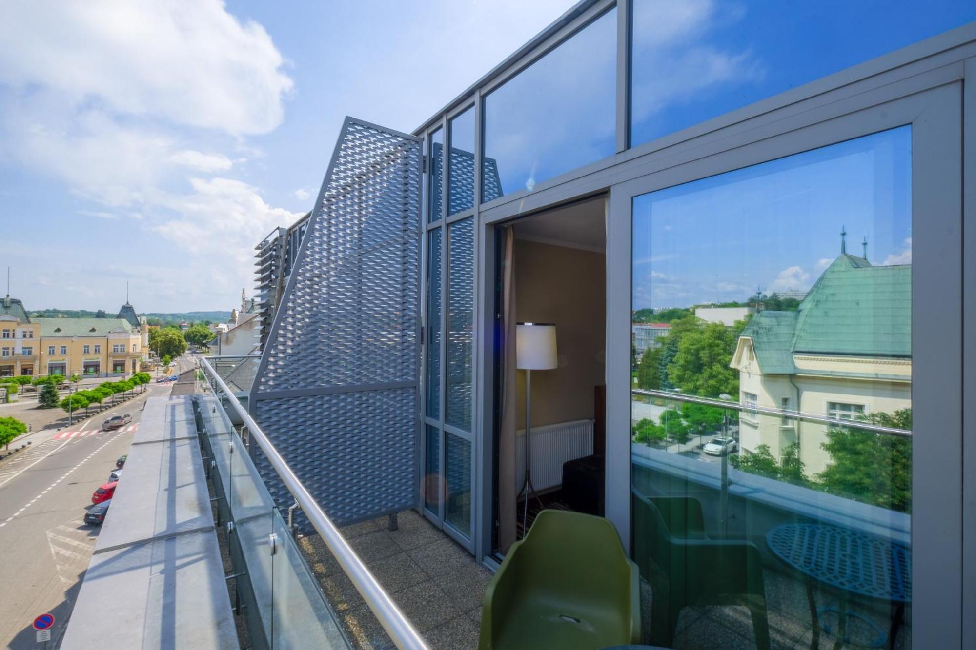 Business Hotel Astrum Laus Levice Exteriör bild