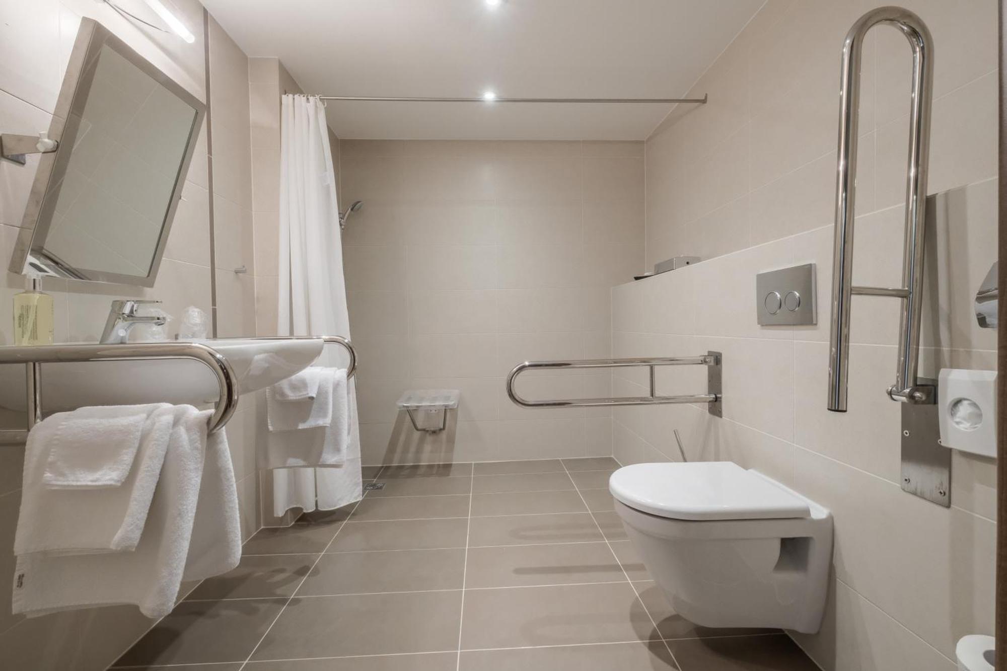 Business Hotel Astrum Laus Levice Exteriör bild