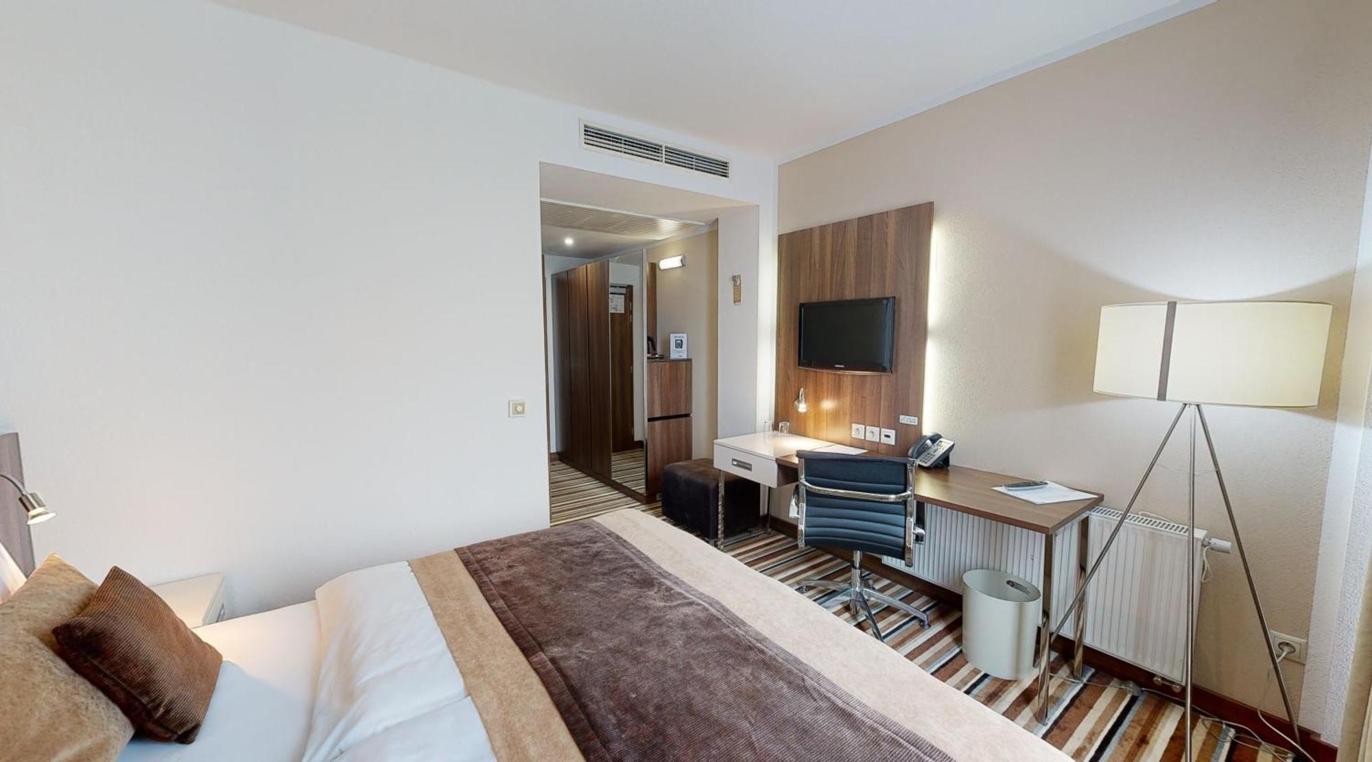 Business Hotel Astrum Laus Levice Exteriör bild