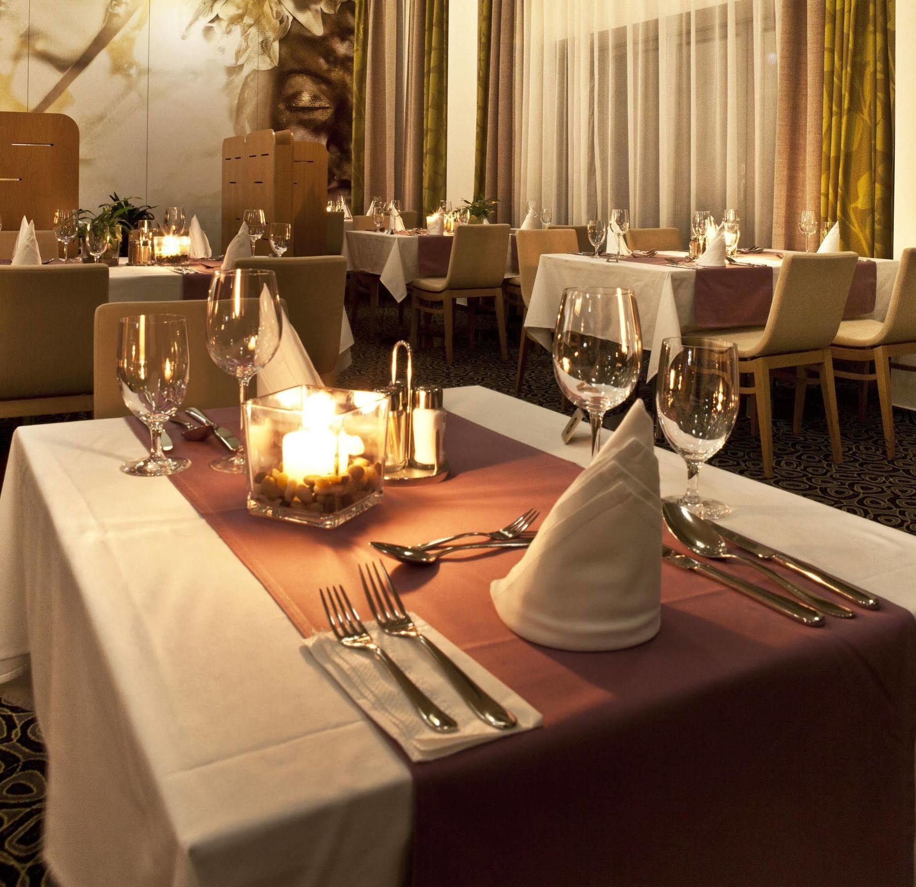 Business Hotel Astrum Laus Levice Exteriör bild