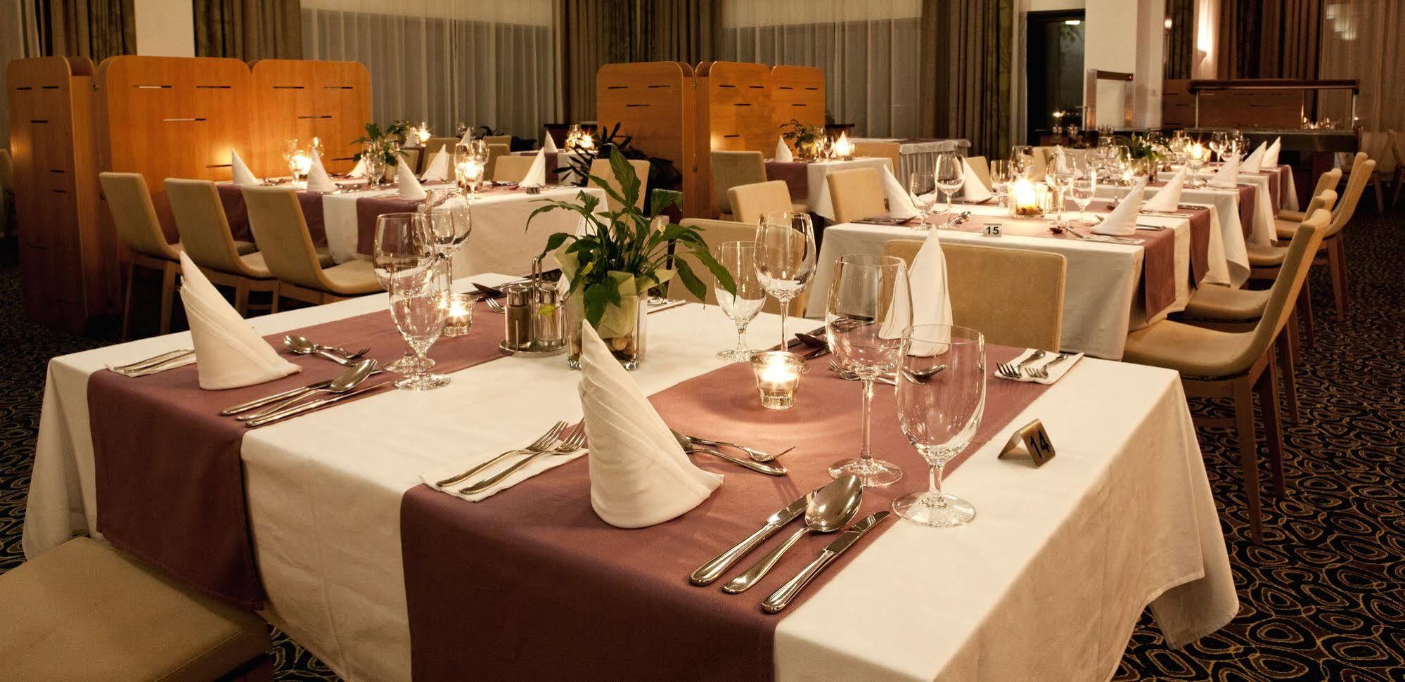 Business Hotel Astrum Laus Levice Exteriör bild