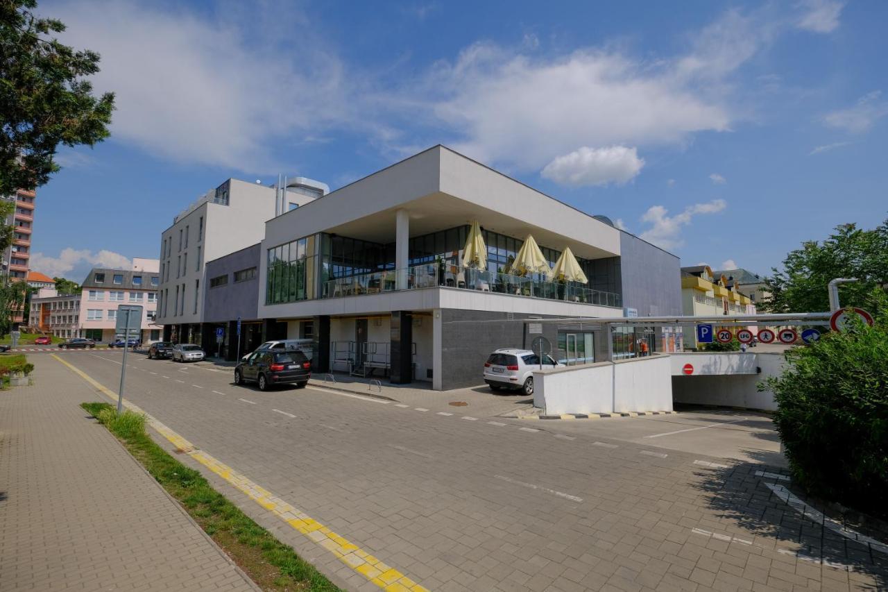 Business Hotel Astrum Laus Levice Exteriör bild
