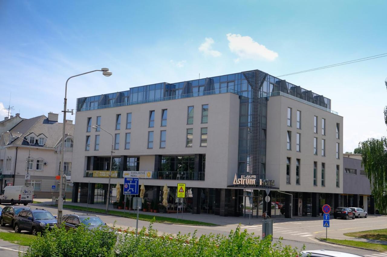 Business Hotel Astrum Laus Levice Exteriör bild