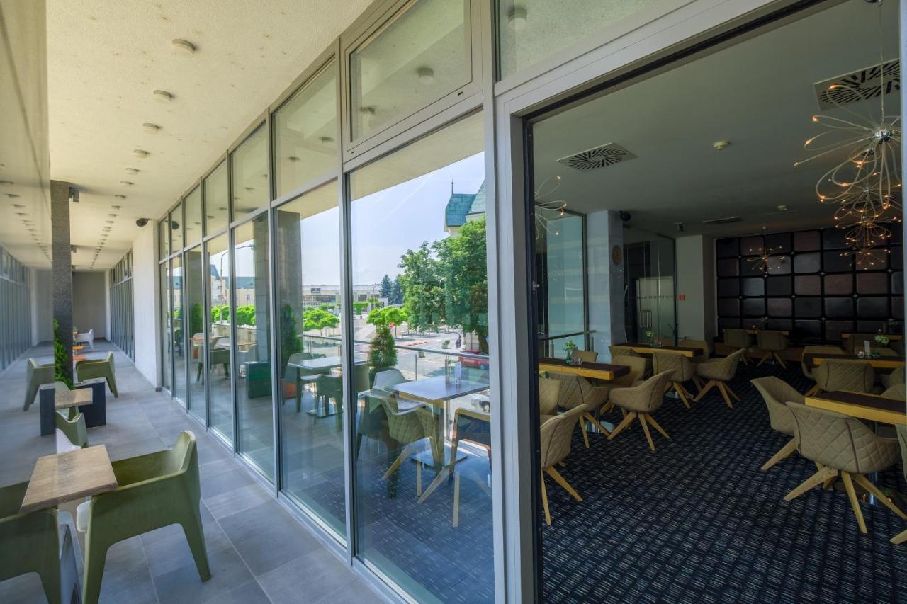 Business Hotel Astrum Laus Levice Exteriör bild