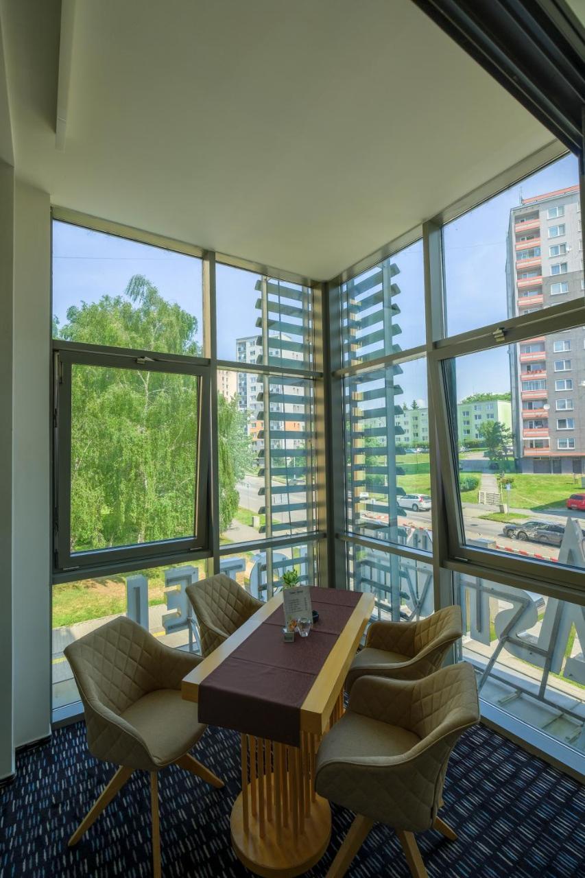 Business Hotel Astrum Laus Levice Exteriör bild